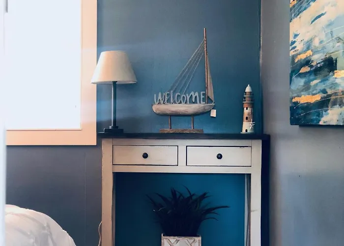 Beautiful Oceanview Retreat 2 Bedroom Home